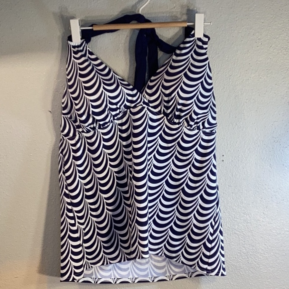 Cute Lands’ End Halter Tie Foam Cup Swimsuit Top Woman’s Size 14 Nice Condition